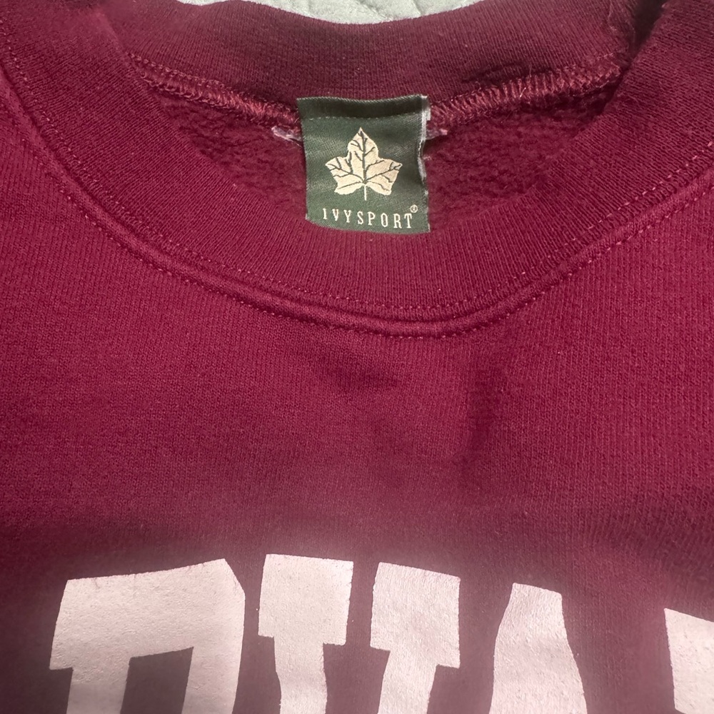 Vintage Harvard Maroon Crewneck Sweater with Classic Collegiate Style - Picture 3 of 3